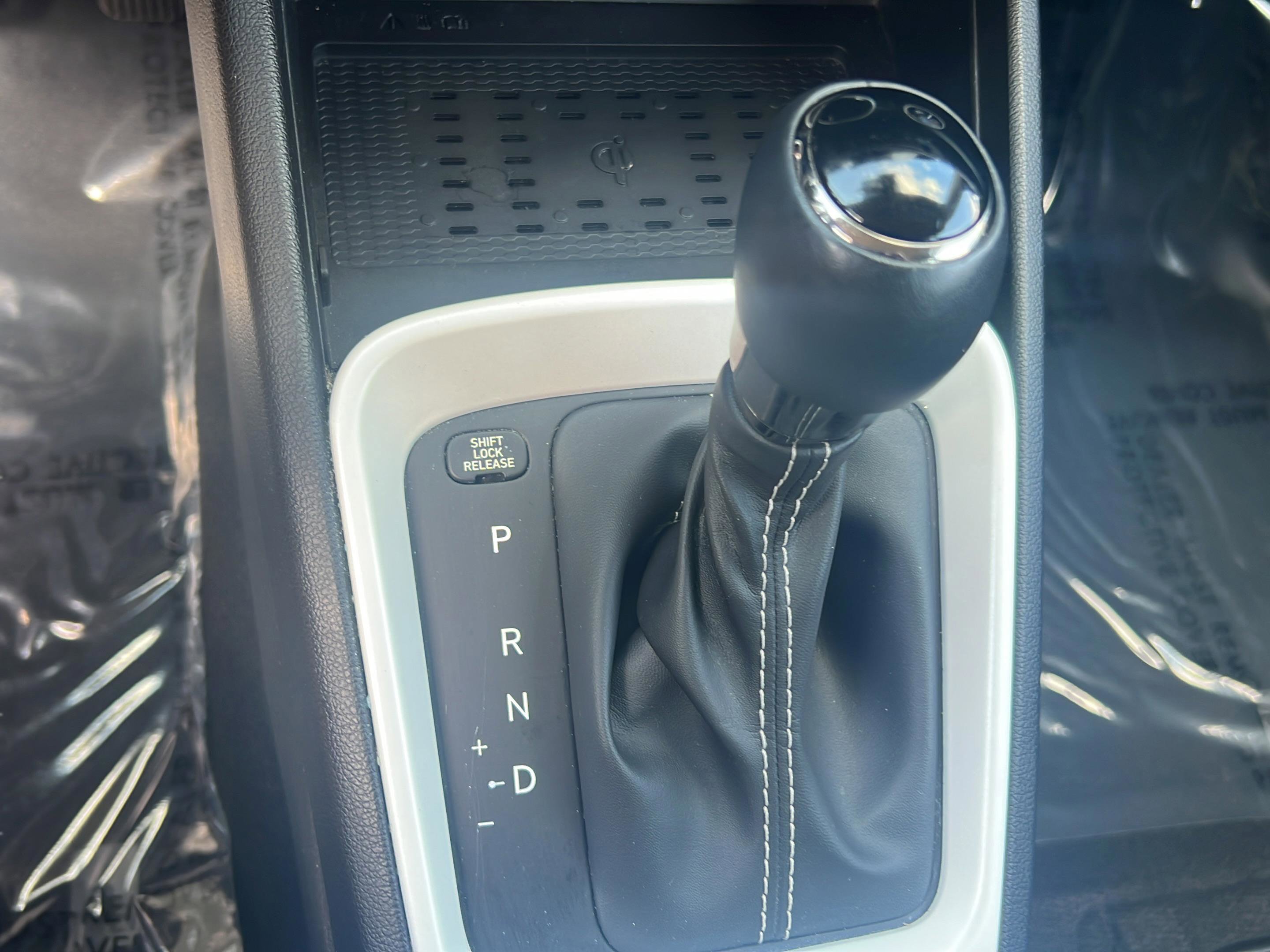 Certified 2023 Hyundai Venue Limited w/ Cargo Package image 21