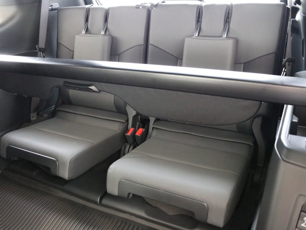 Used 2024 Lexus GX 550 w/ Accessory Package (Z1) image 29