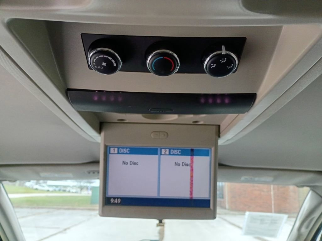 Used 2015 Chrysler Town & Country Touring w/ Driver Convenience Group image 20