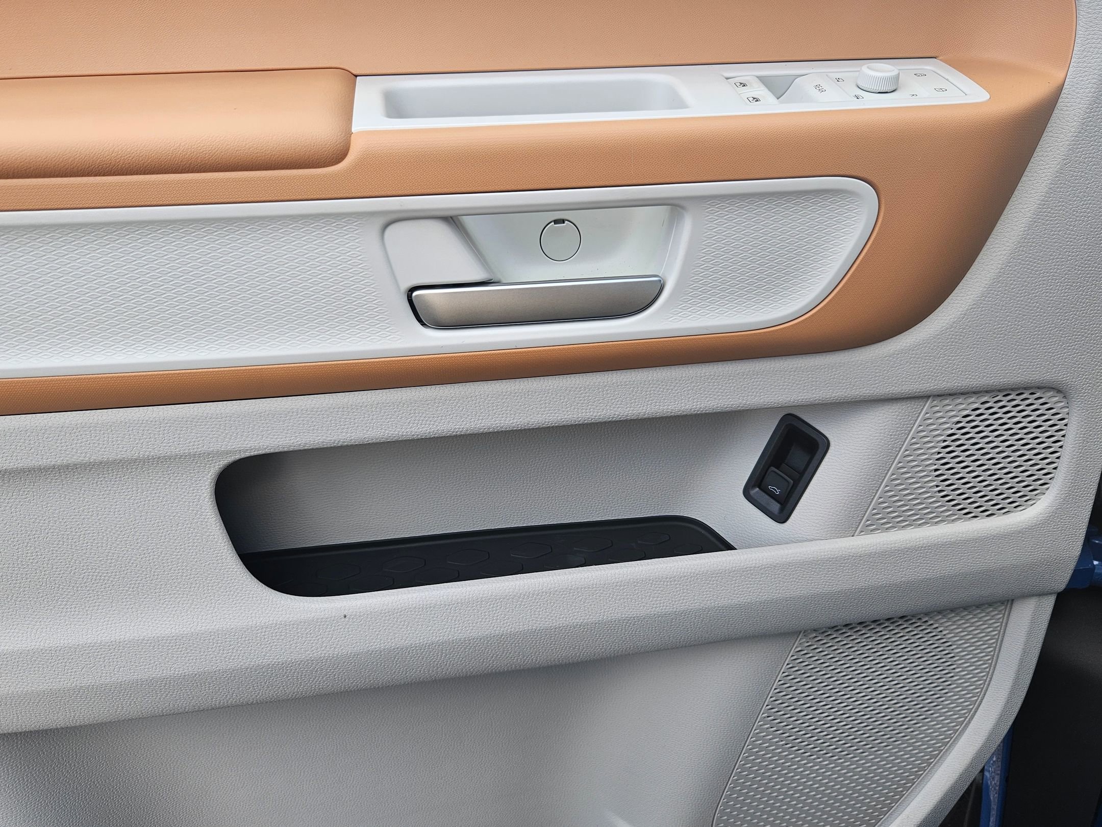 New 2025 Volkswagen ID. Buzz 1st Edition AWD/4WD image 9