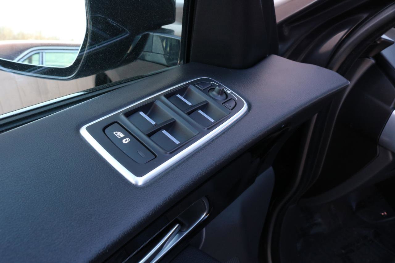 Used 2018 Jaguar F-PACE R-Sport AWD/4WD image 21