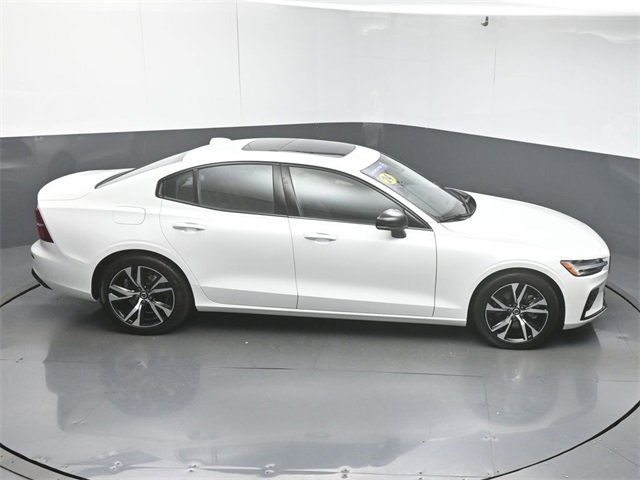 Used 2024 Volvo S60 B5 Core image 47