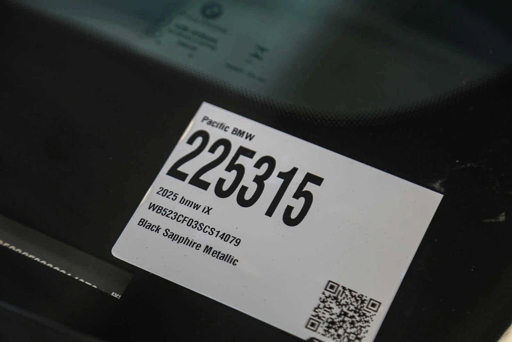 Used 2025 BMW iX xDrive50 w/ Premium Package image 27