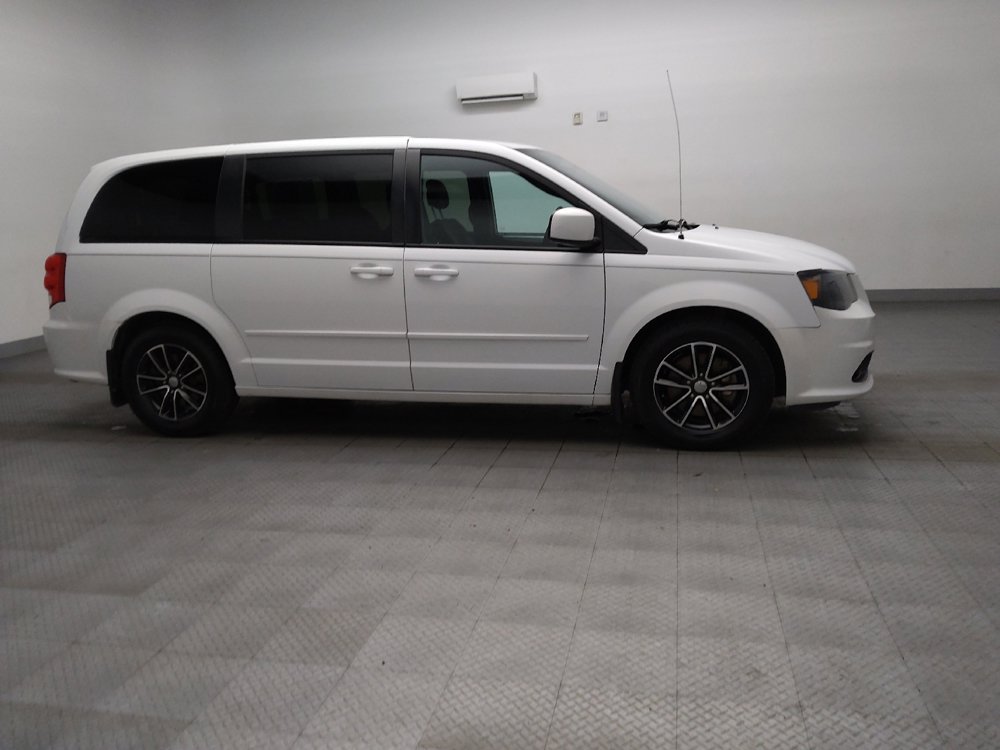 Used 2017 Dodge Grand Caravan GT w/ Mopar Premium Addition Group FWD image 11