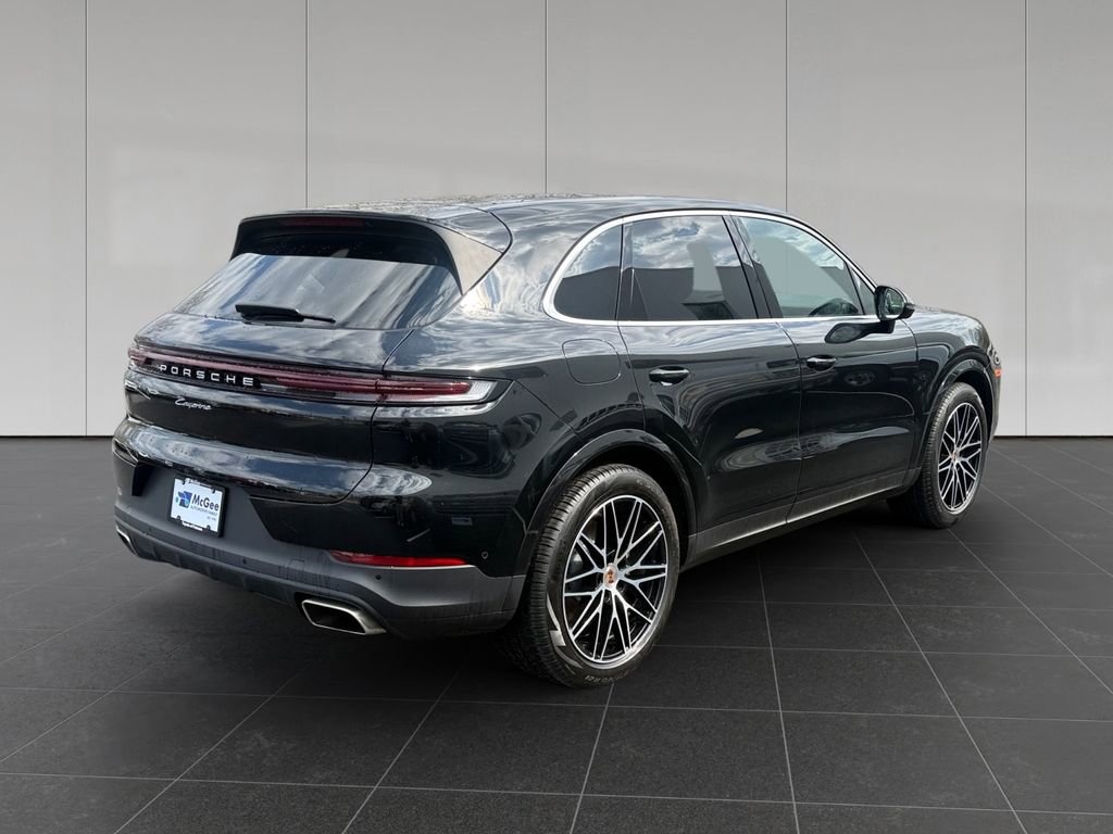 Used 2025 Porsche Cayenne image 5