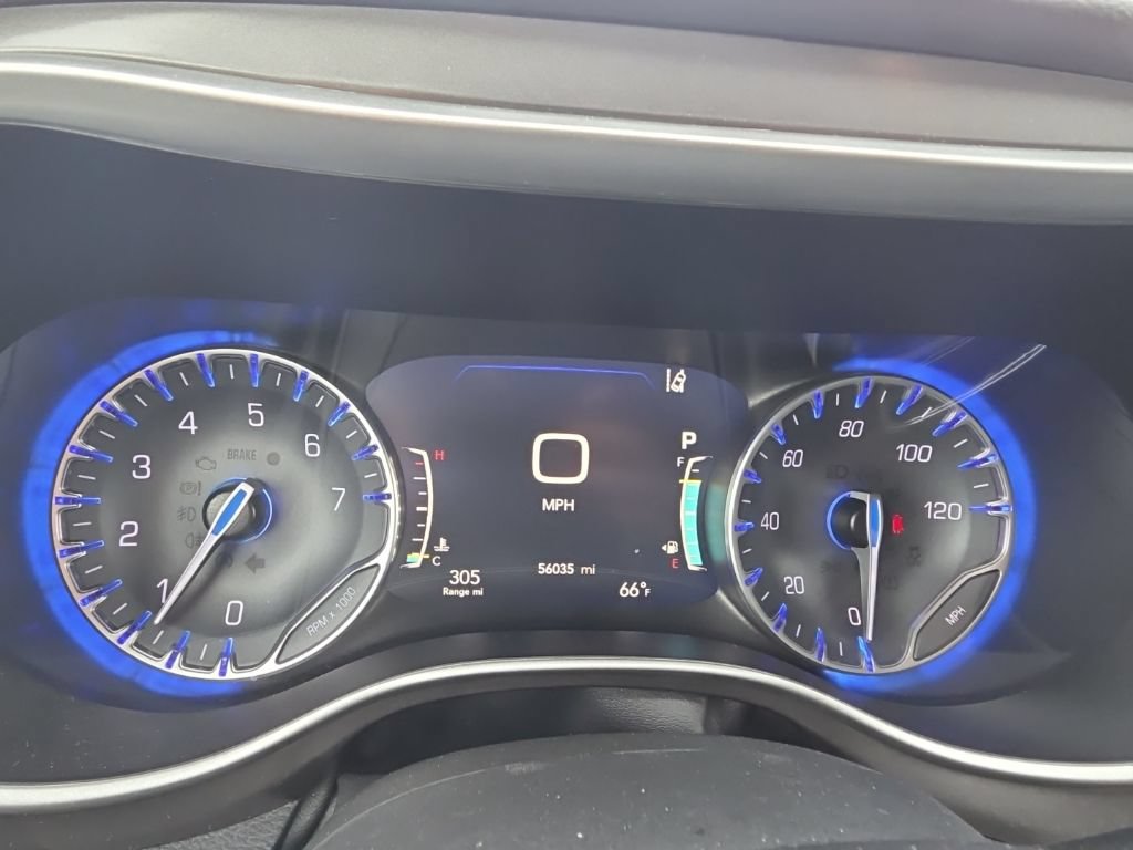 Used 2024 Chrysler Pacifica Touring-L FWD image 16