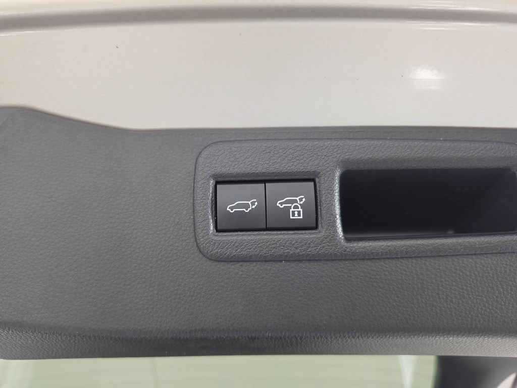 Certified 2023 Toyota Venza XLE AWD/4WD image 35