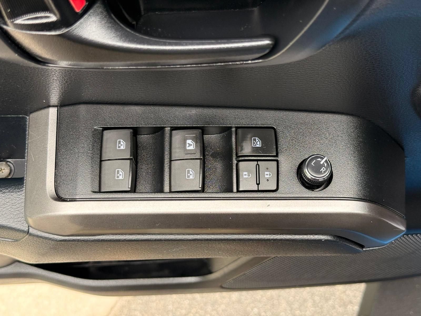 Used 2018 Toyota Tacoma SR5 RWD image 16