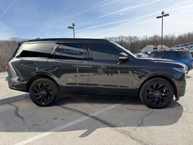 Used 2025 Lincoln Navigator Reserve w/ Jet Appearance Package image 8