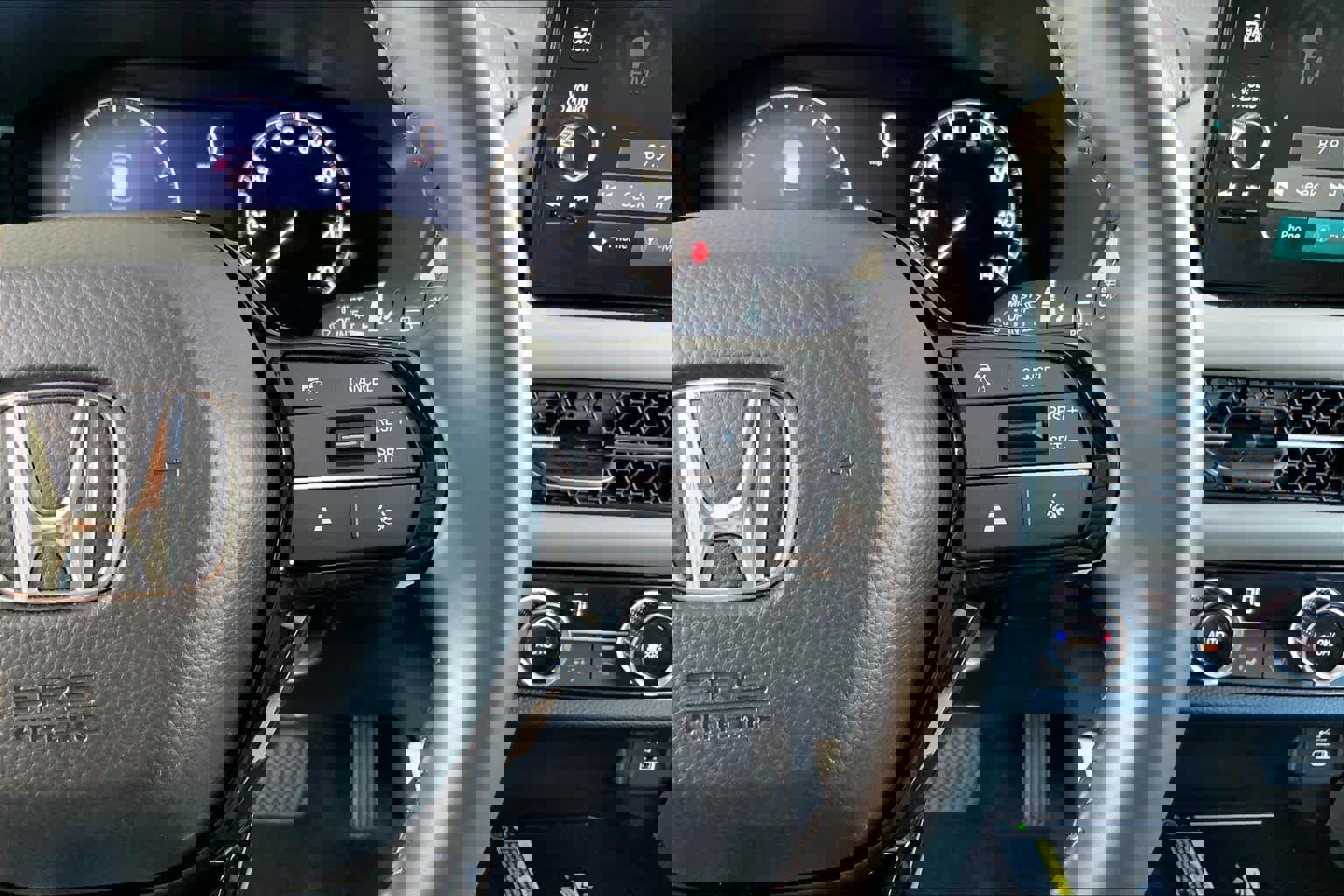 Used 2023 Honda HR-V EX-L image 25