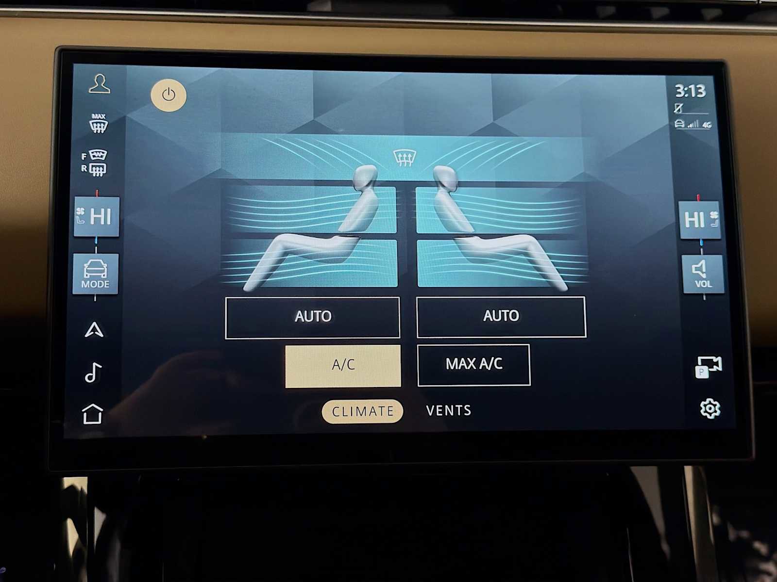 Used 2025 Land Rover Range Rover Sport SE image 17