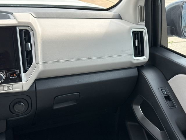 Used 2025 Nissan Frontier SV image 14