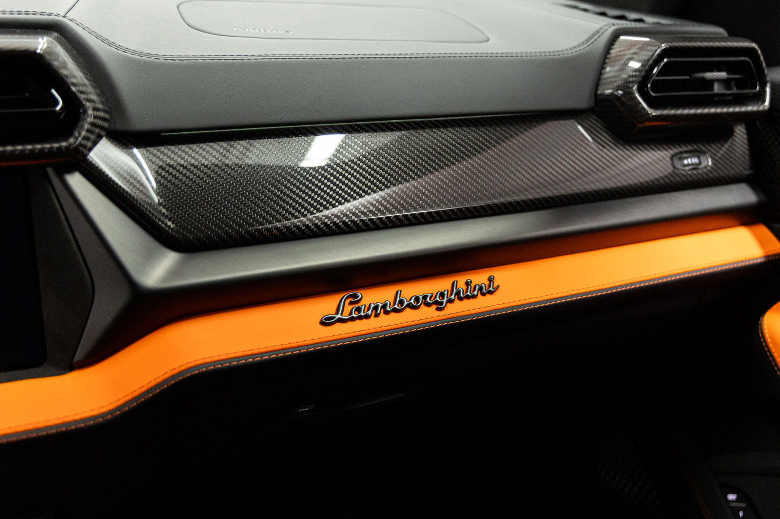 Used 2025 Lamborghini Urus SE image 26