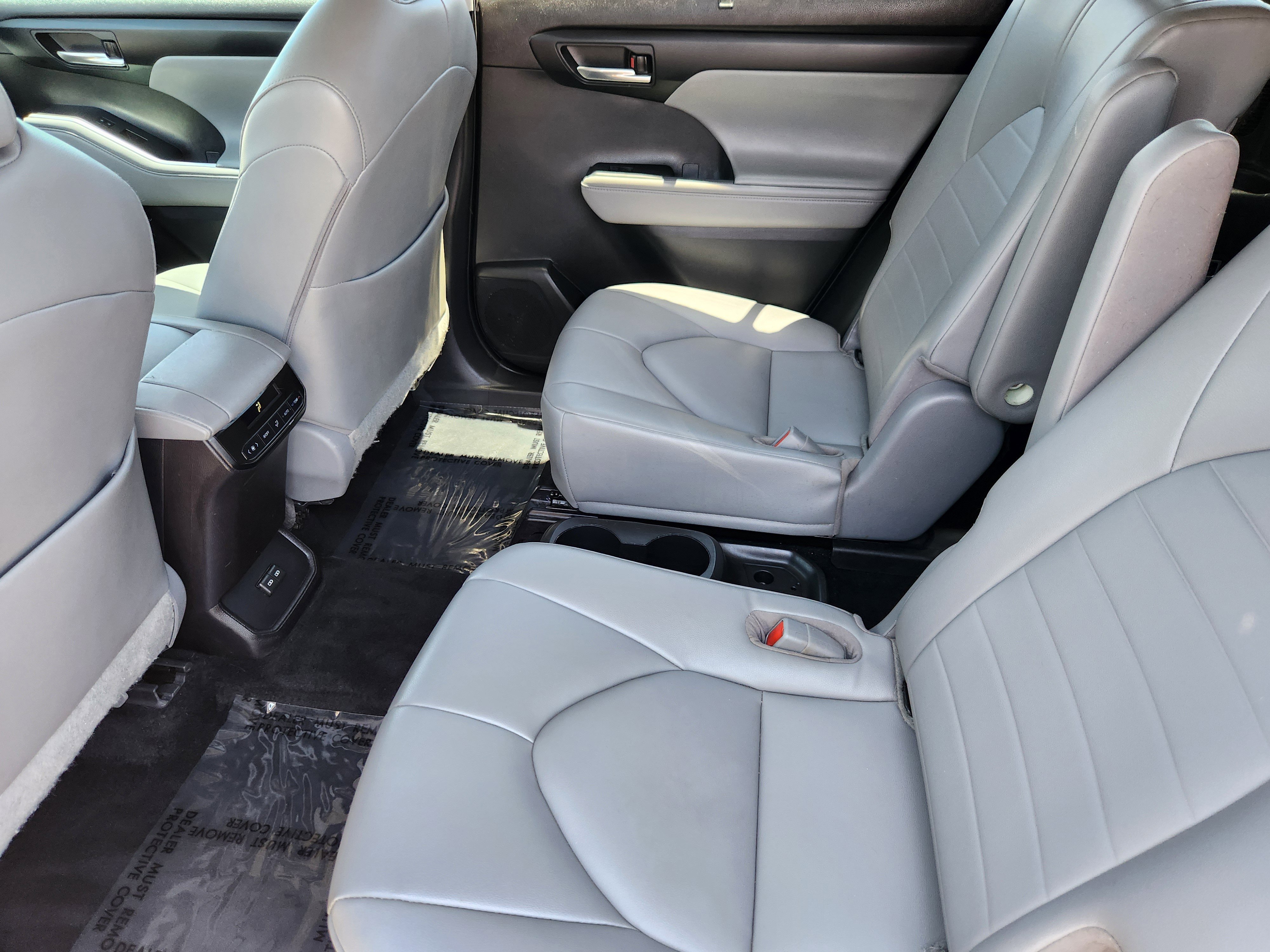 Used 2022 Toyota Highlander XLE image 9