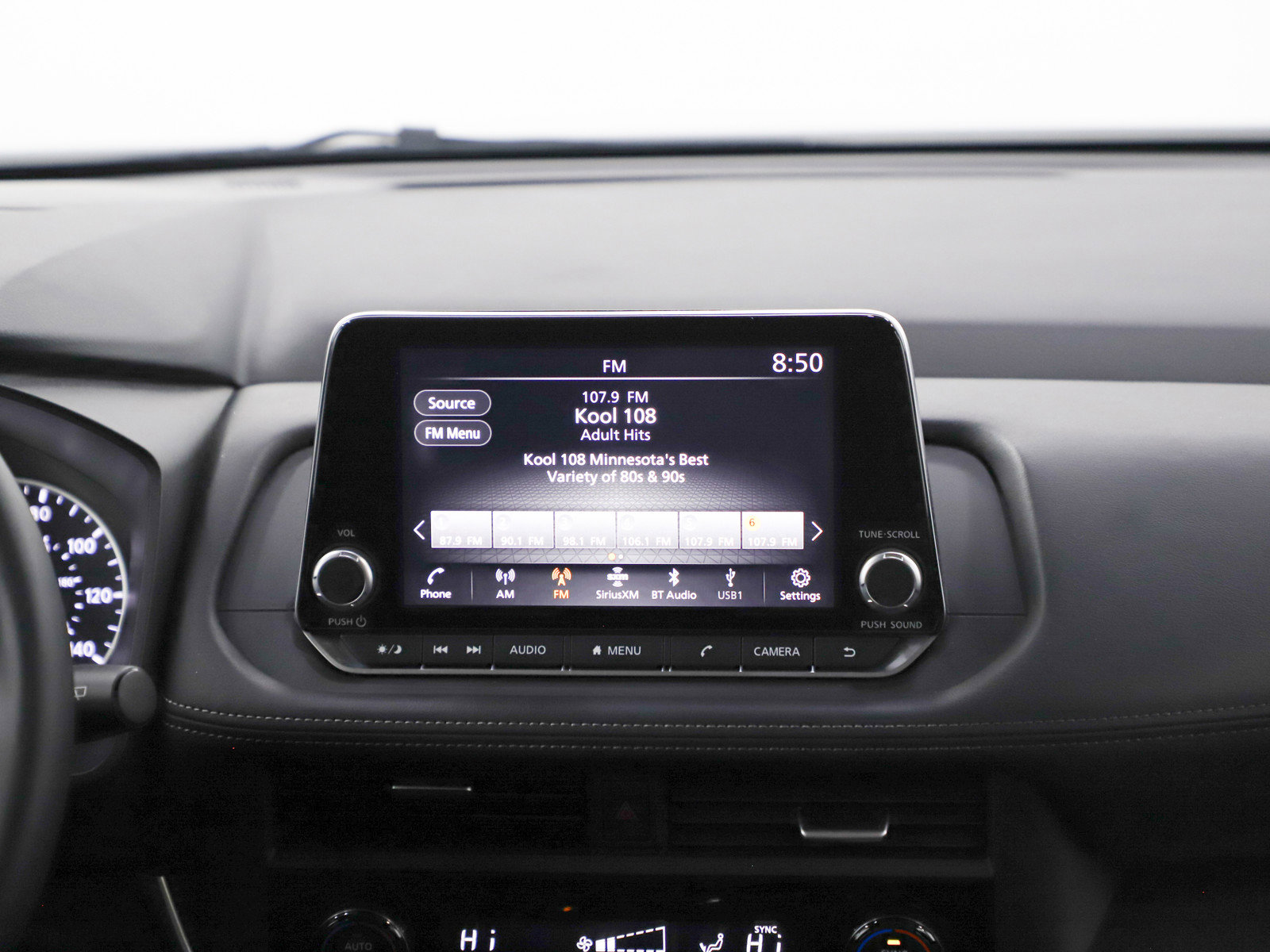 Used 2025 Nissan Rogue SV image 15