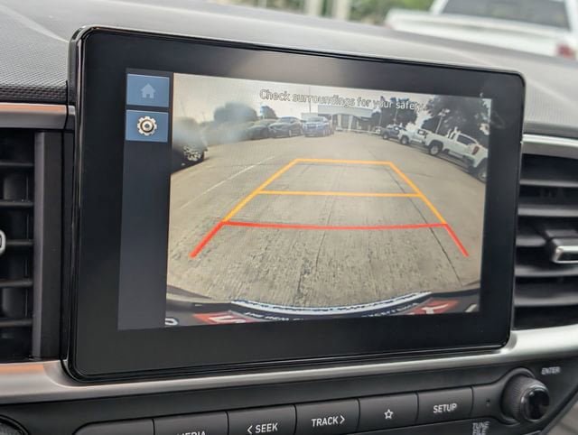 Used 2025 Hyundai Venue SEL FWD image 14