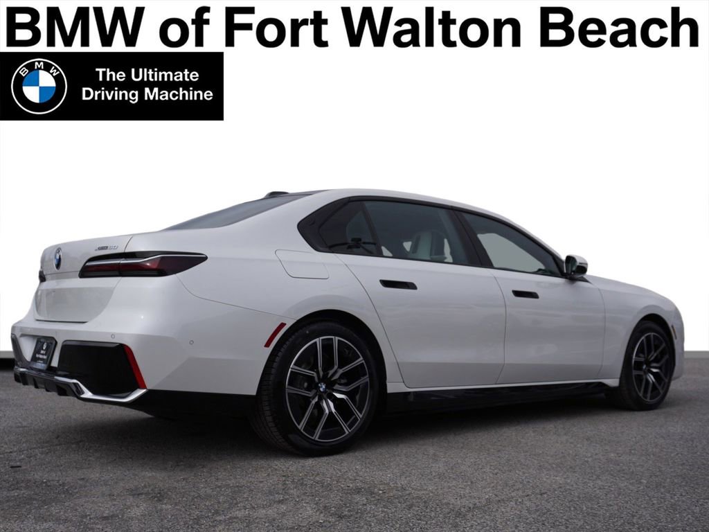 New 2024 BMW i7 xDrive60 image 33