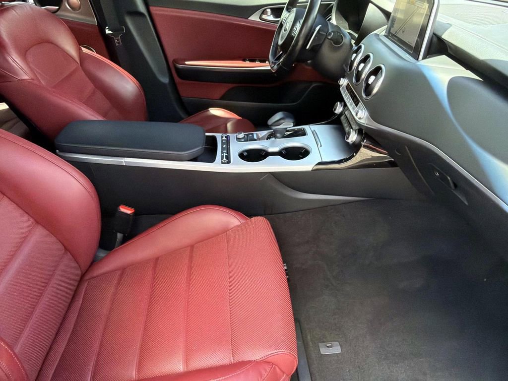 Used 2018 Kia Stinger GT2 image 11