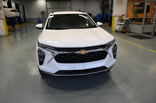 New 2026 Chevrolet Trax LT FWD image 2