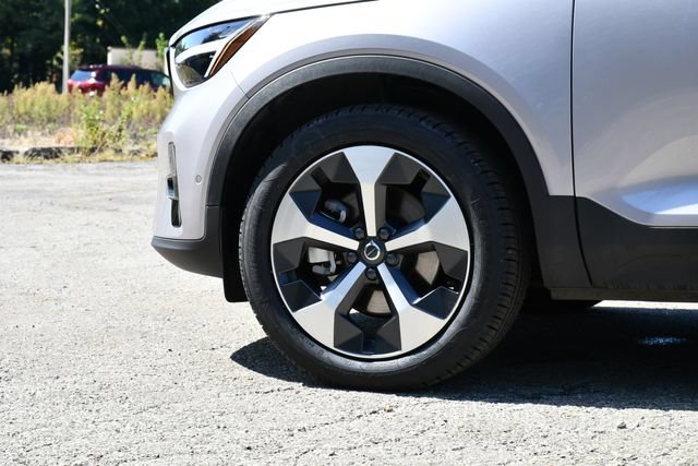 Certified 2026 Volvo XC40 B5 Plus AWD/4WD image 12