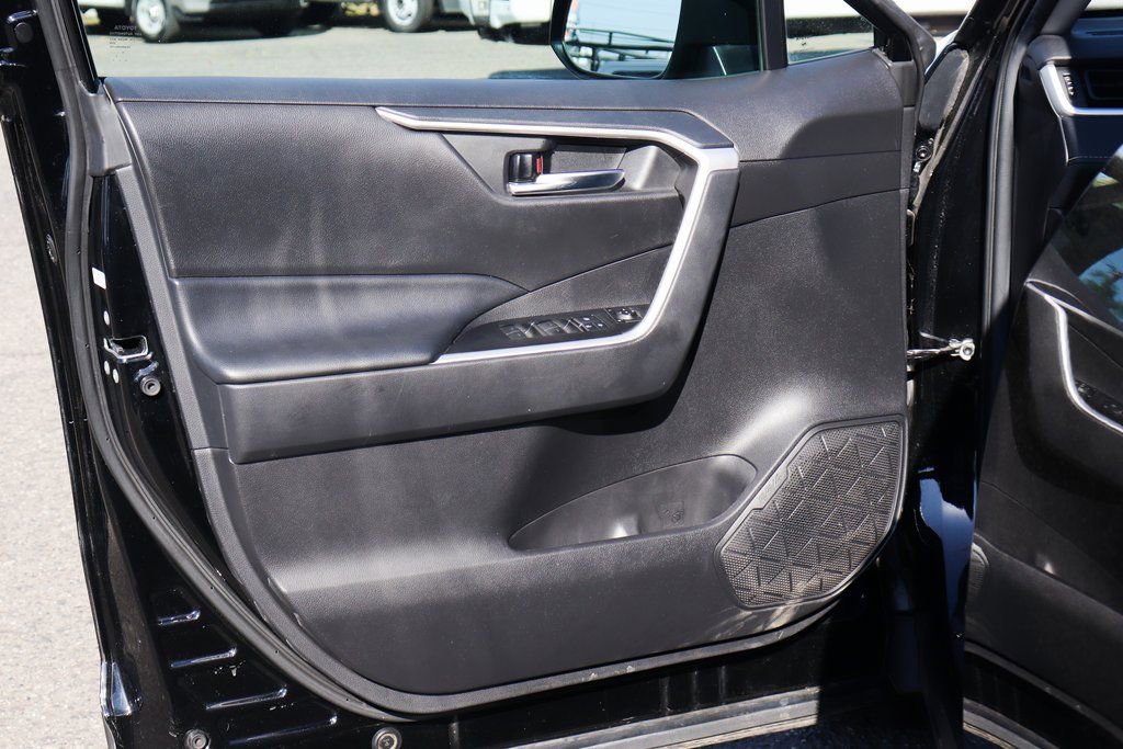 Used 2022 Toyota RAV4 XLE image 14