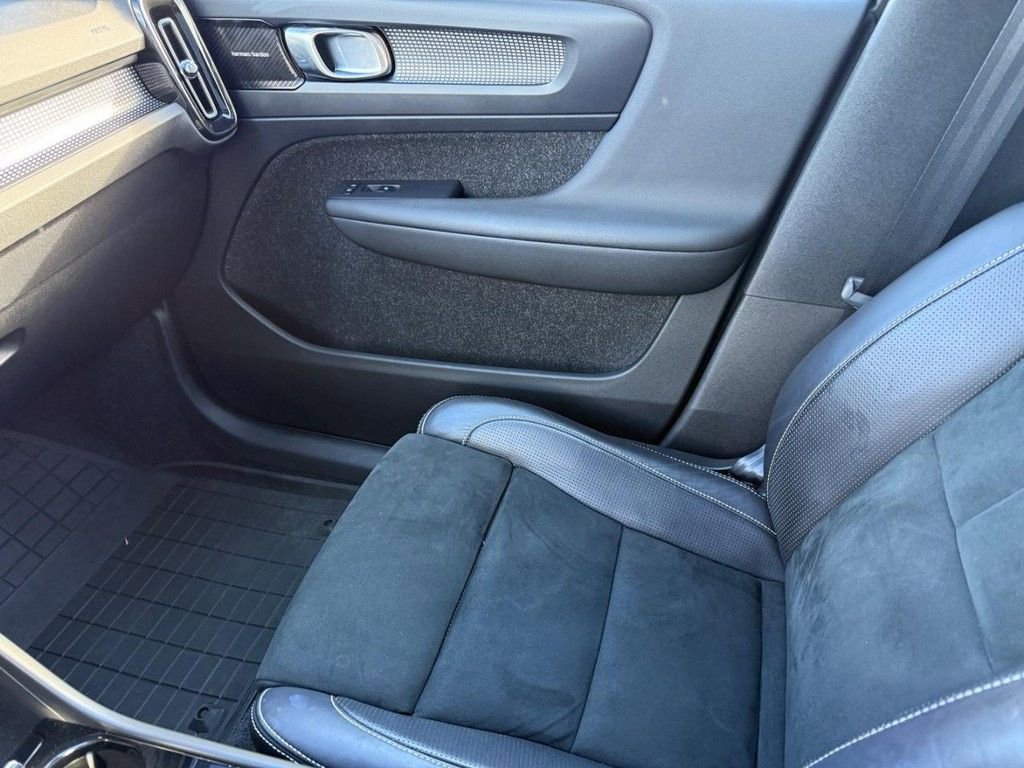 Used 2020 Volvo XC40 T5 R-Design w/ Protection Package Premier image 21