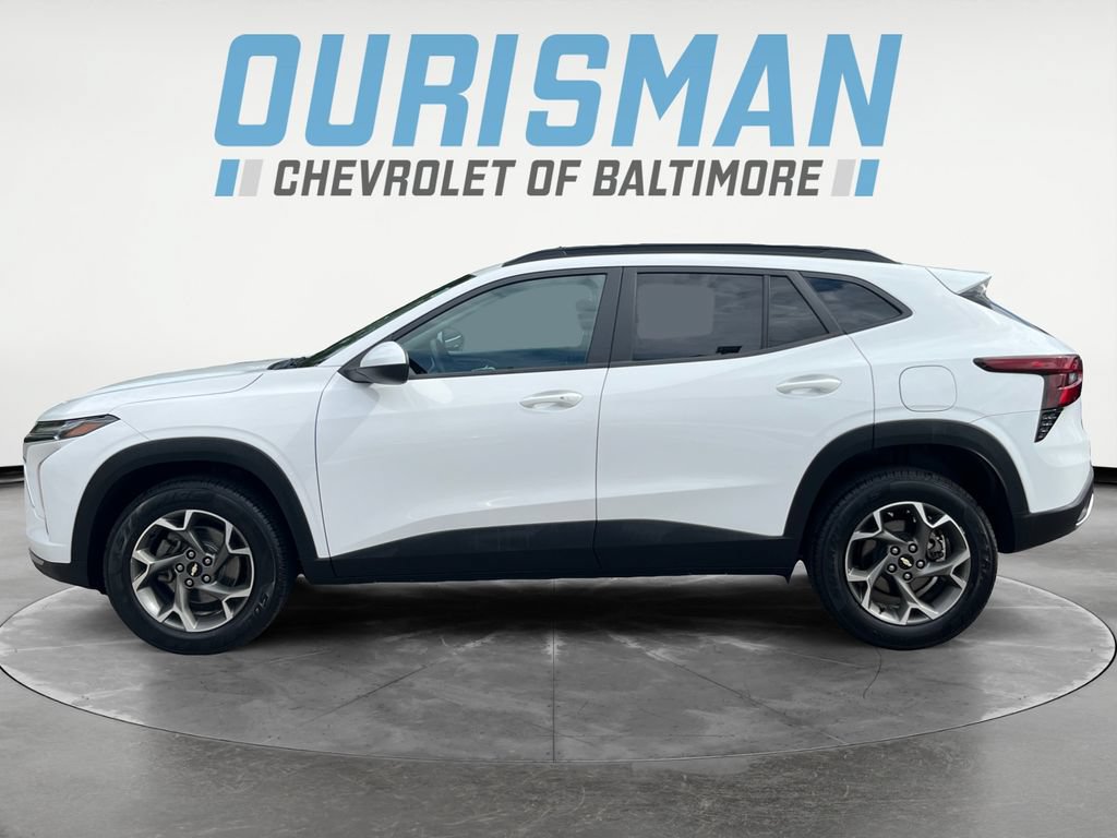 Used 2024 Chevrolet Trax LT w/ LT Convenience Package FWD image 3