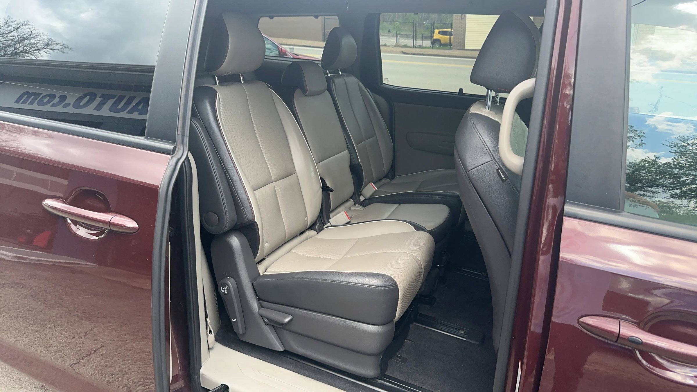 Used 2017 Kia Sedona LX w/ LX Essentials Premium Package FWD image 13