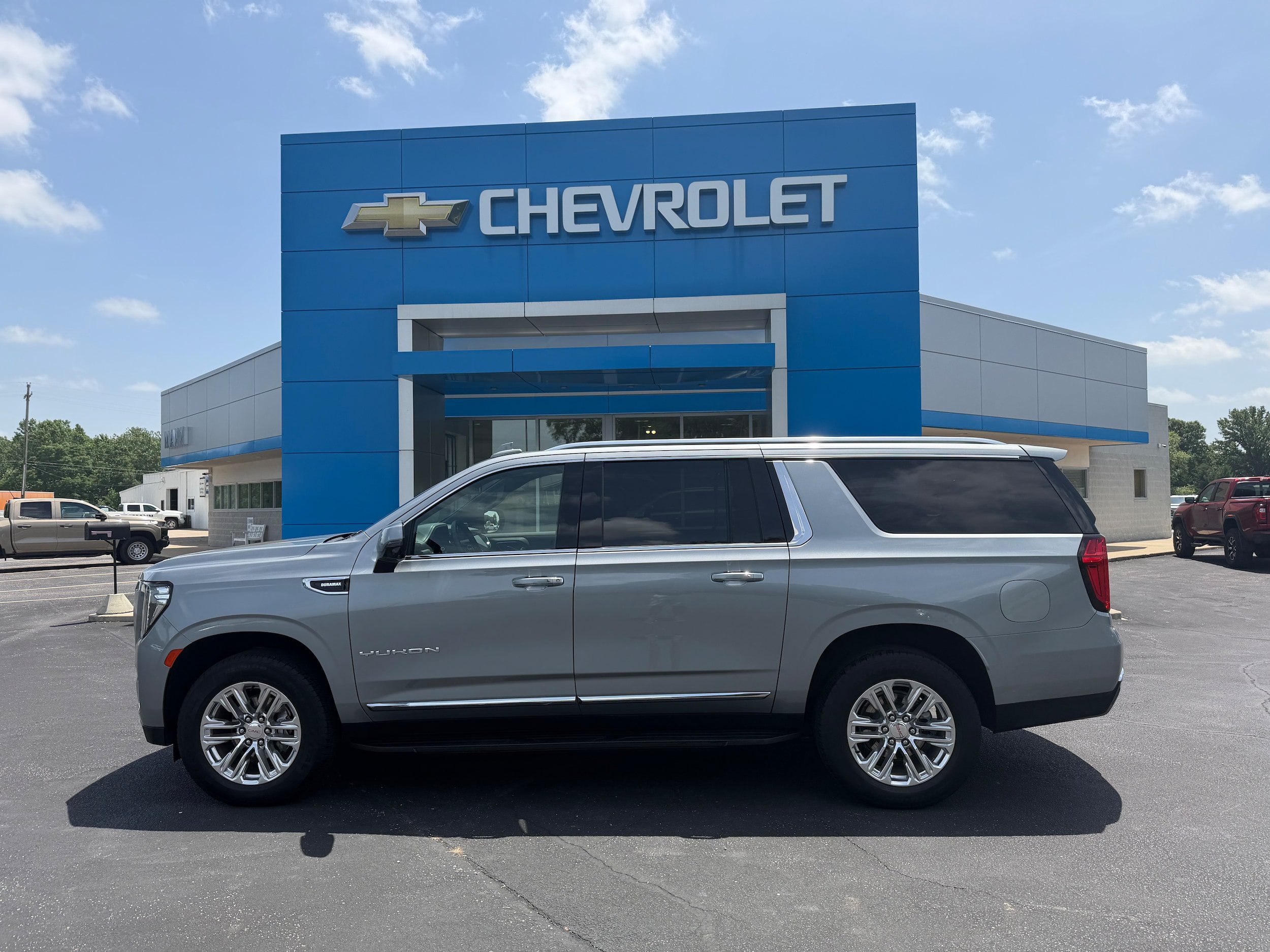 Used 2024 GMC Yukon XL SLT w/ SLT Premium Package