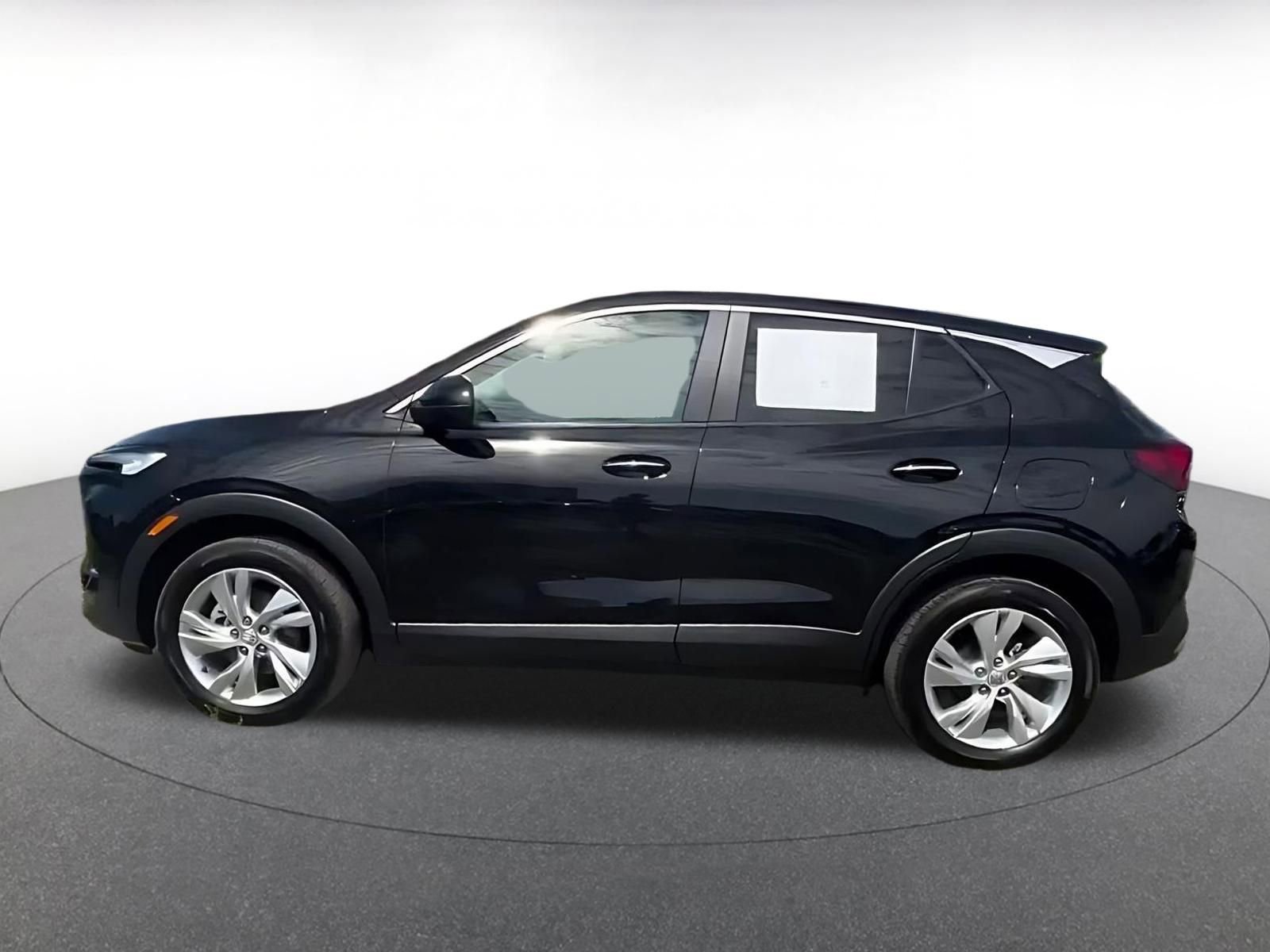 Used 2025 Buick Encore GX Preferred AWD/4WD image 9