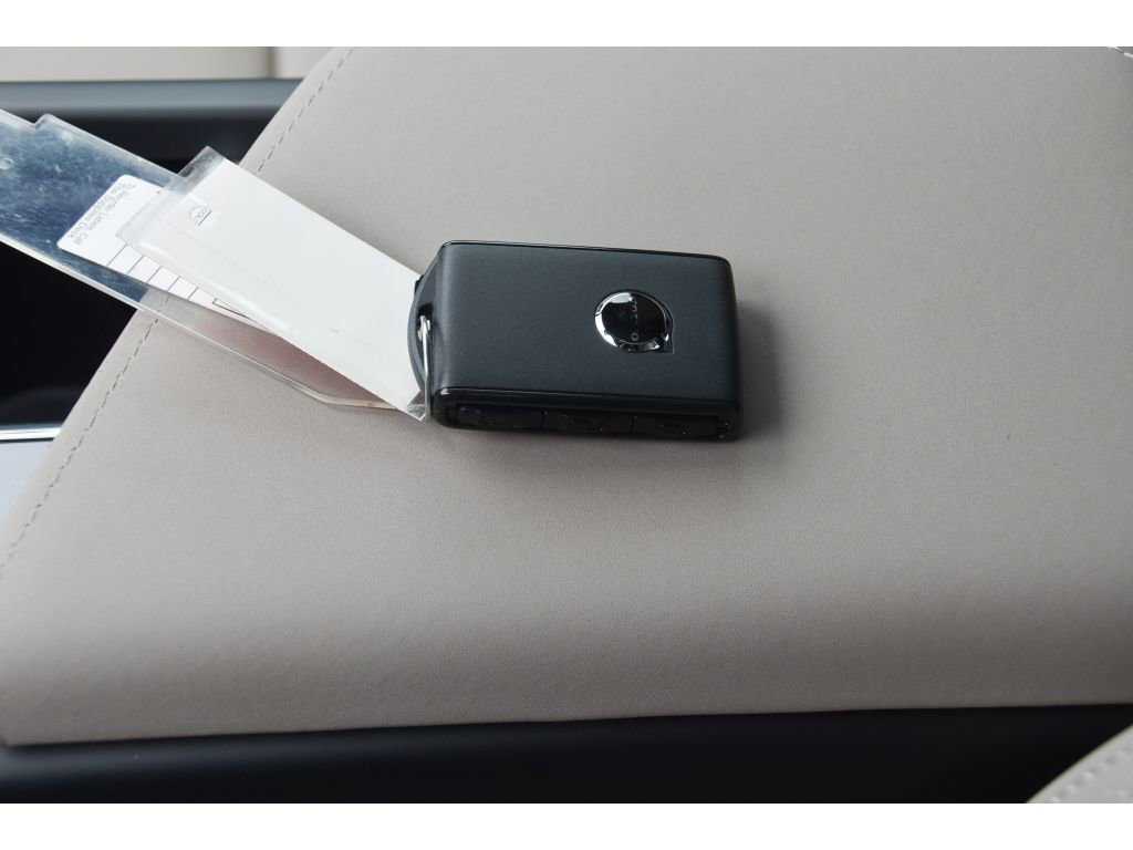 Certified 2026 Volvo XC60 B5 Core w/ Protection Package Premier image 37