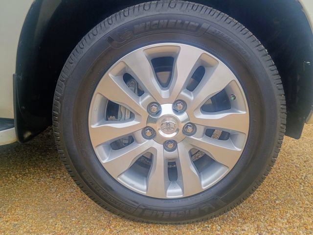 Used 2018 Toyota Sequoia Platinum AWD/4WD image 15