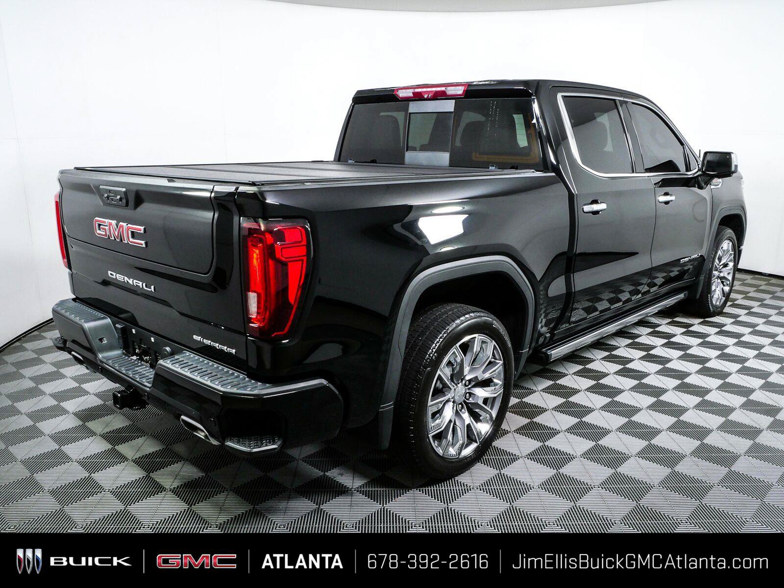 Used 2024 GMC Sierra 1500 Denali AWD/4WD image 6