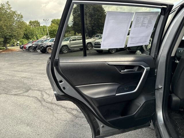 Used 2022 Toyota RAV4 XLE AWD/4WD image 10