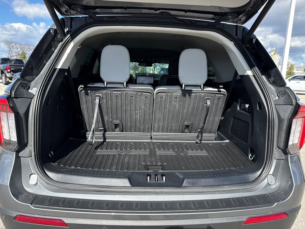 Used 2025 Ford Explorer Active w/ Active Comfort Package AWD/4WD image 39