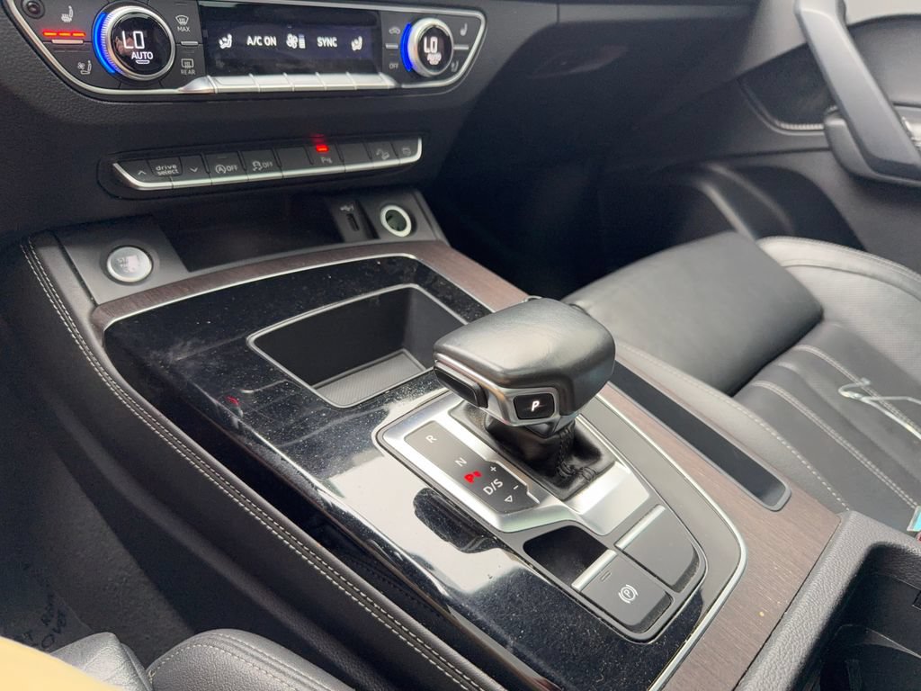 Used 2021 Audi Q5 2.0T Premium Plus w/ Premium Plus Package AWD/4WD image 24