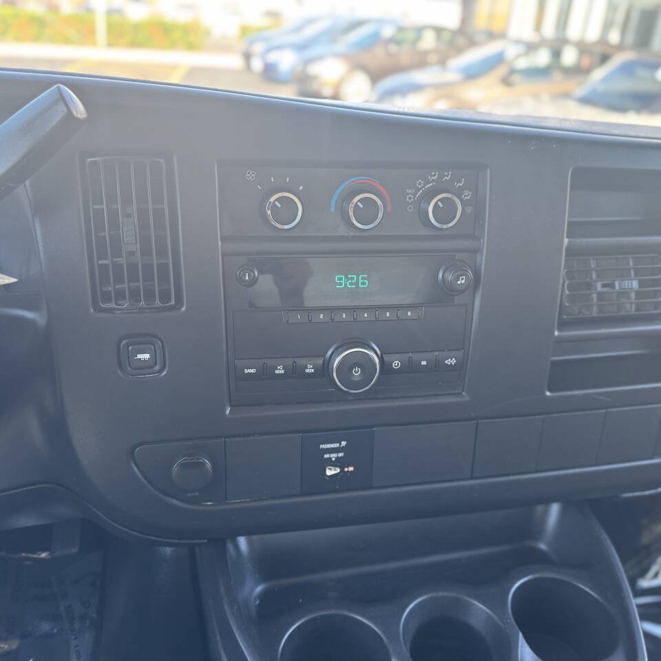Used 2010 Chevrolet Express 3500 RWD image 16