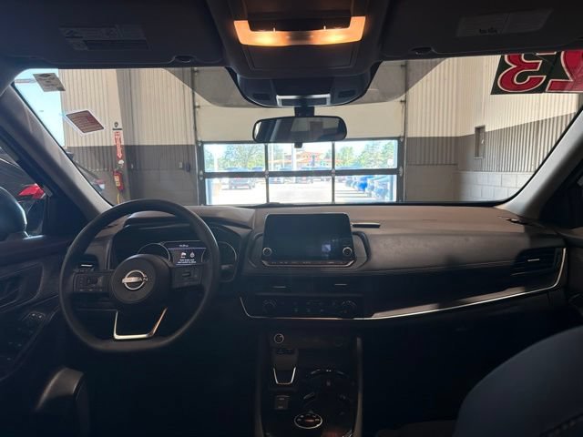 Used 2023 Nissan Rogue S AWD/4WD image 14