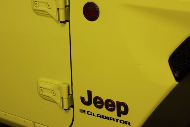 Used 2024 Jeep Gladiator Rubicon AWD/4WD image 37