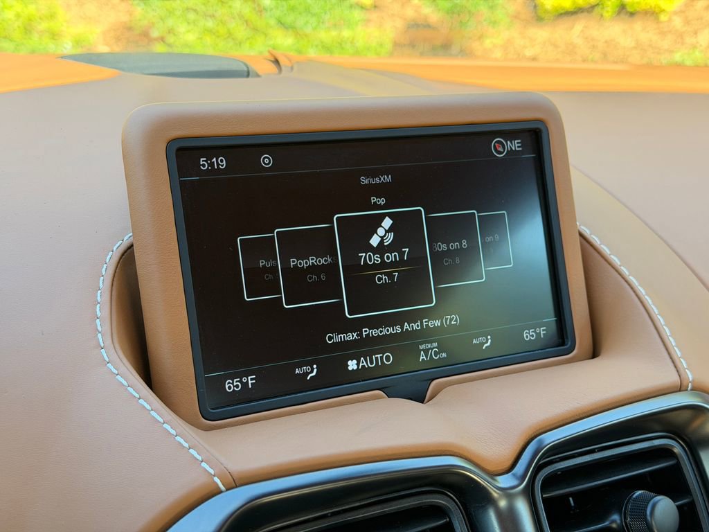 Used 2021 Aston Martin V8 Vantage Coupe image 24