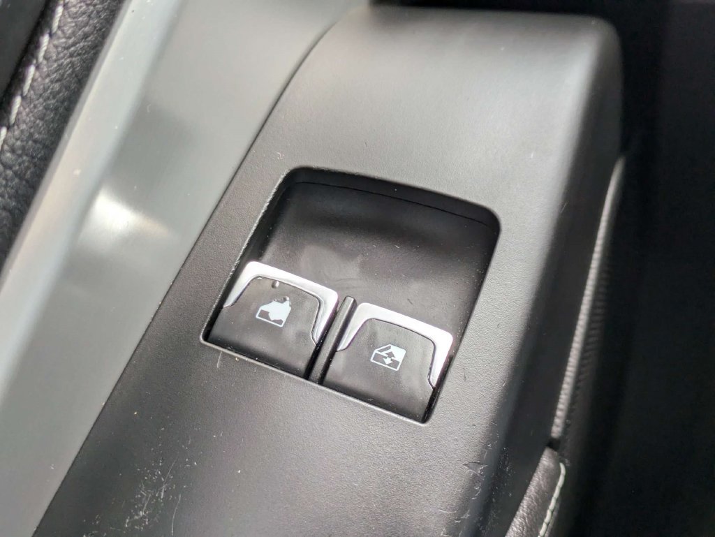 Used 2018 Chevrolet Corvette Stingray Coupe w/ 1LT RWD image 19