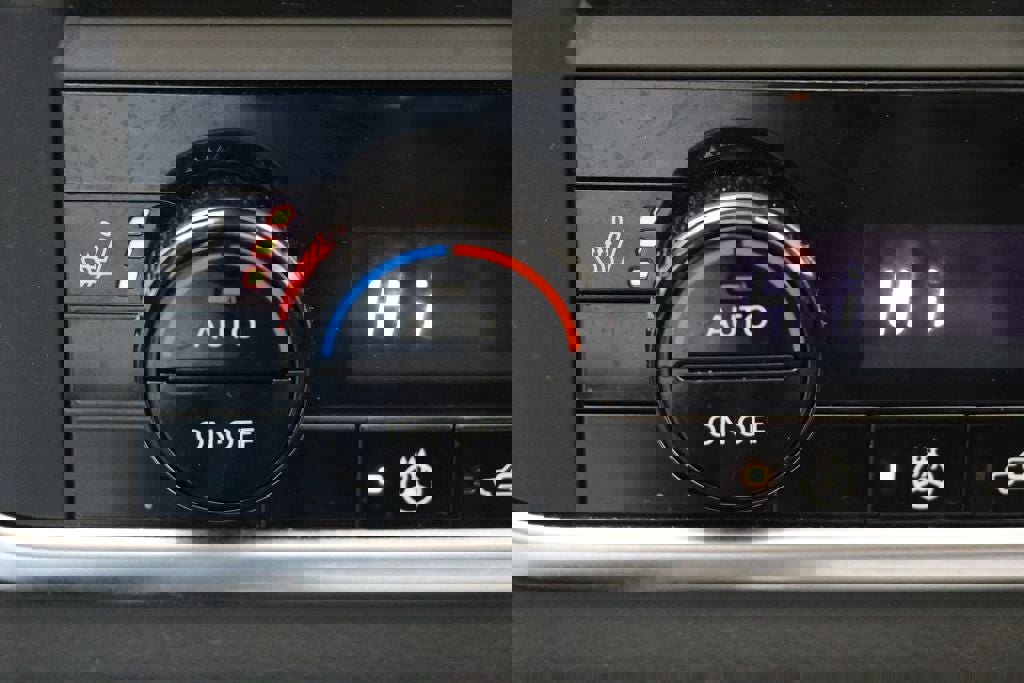 Used 2023 Nissan Rogue SV w/ SV Premium Package image 23