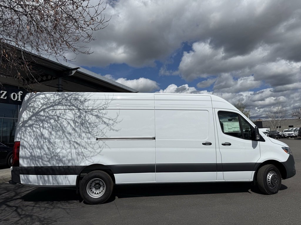 New 2025 Mercedes-Benz Sprinter 4500 image 5