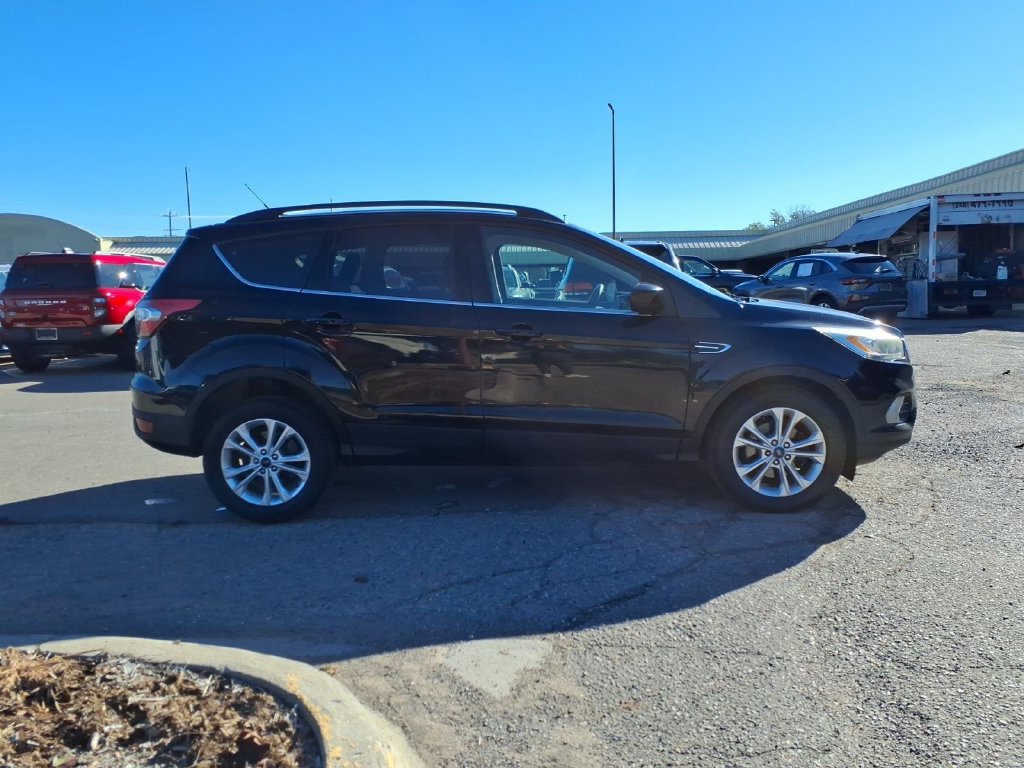 Used 2017 Ford Escape SE w/ Equipment Group 201A FWD image 6