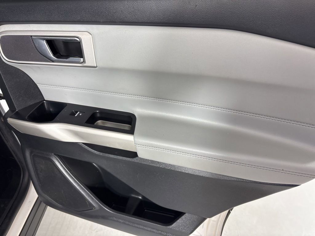 Used 2021 Ford Explorer XLT w/ Equipment Group 202A RWD image 20