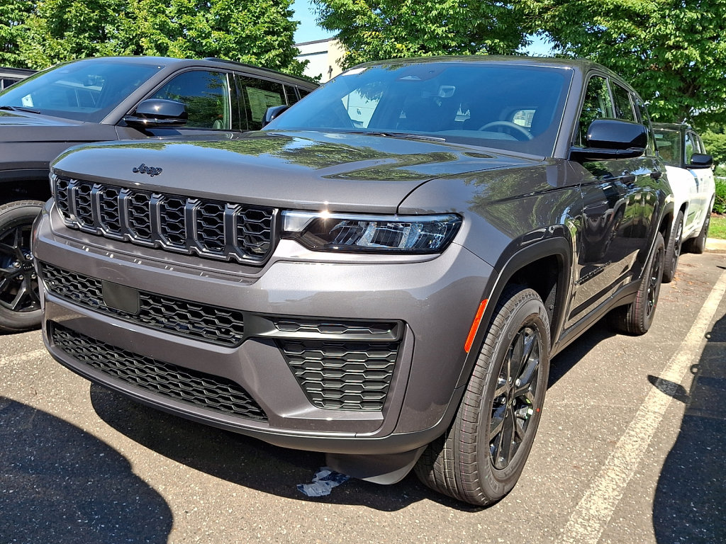 New 2026 Jeep Grand Cherokee Altitude AWD/4WD image 1