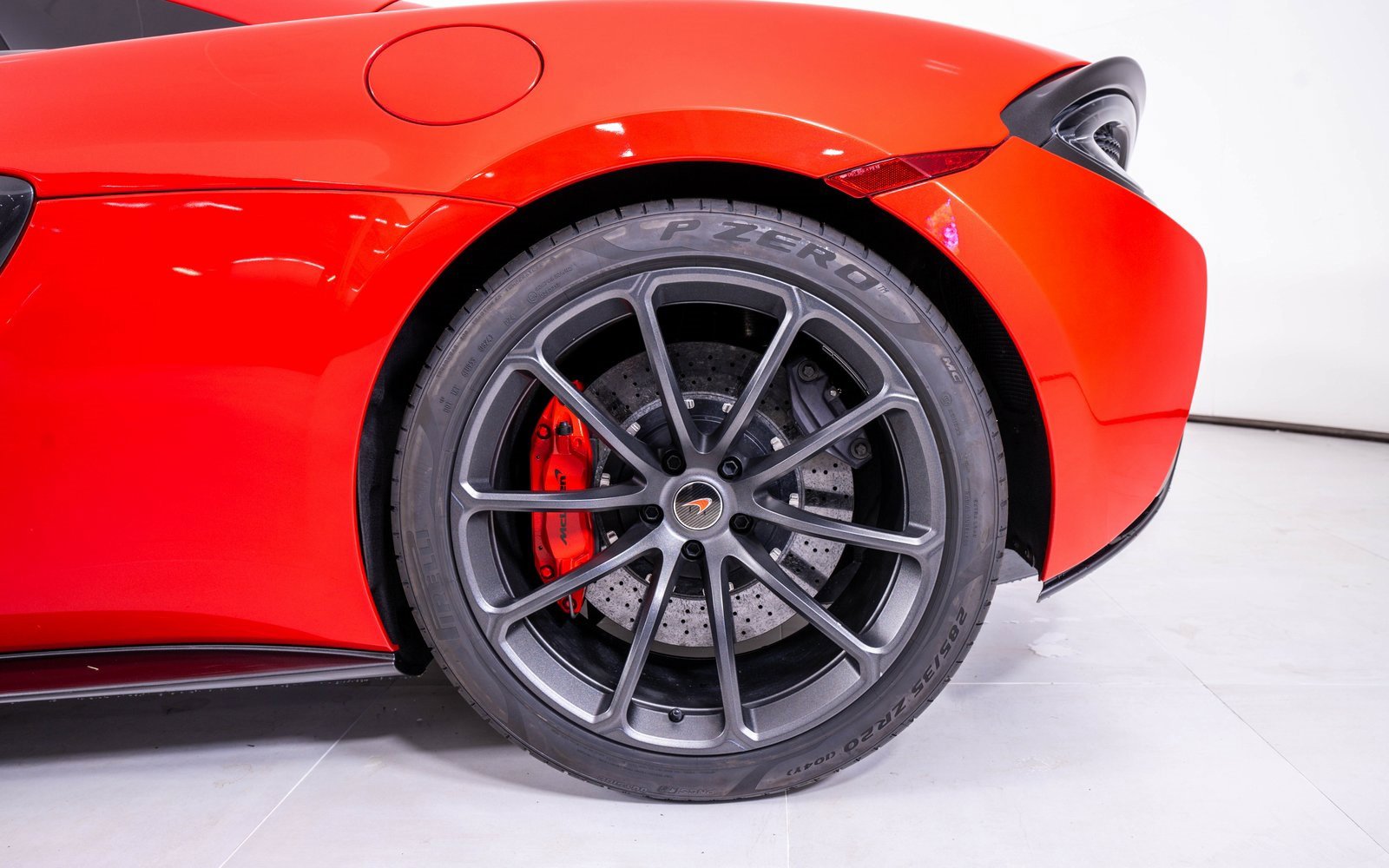 Used 2018 McLaren 570S Spider image 15