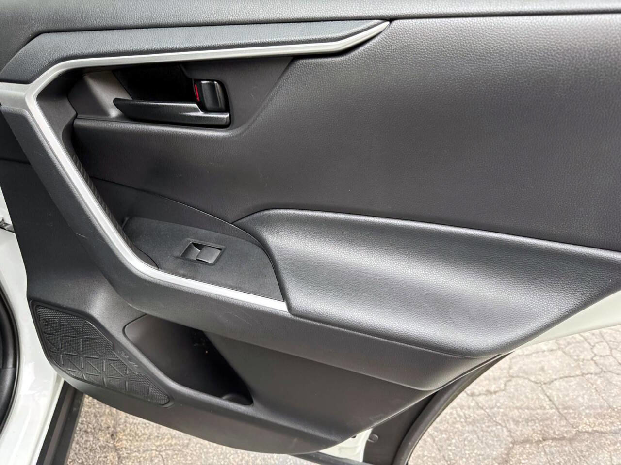 Used 2021 Toyota RAV4 LE w/ Carpet Mat Package (TMS) AWD/4WD image 13