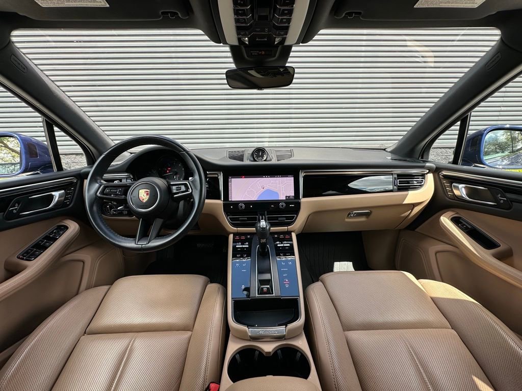Certified 2024 Porsche Macan image 6