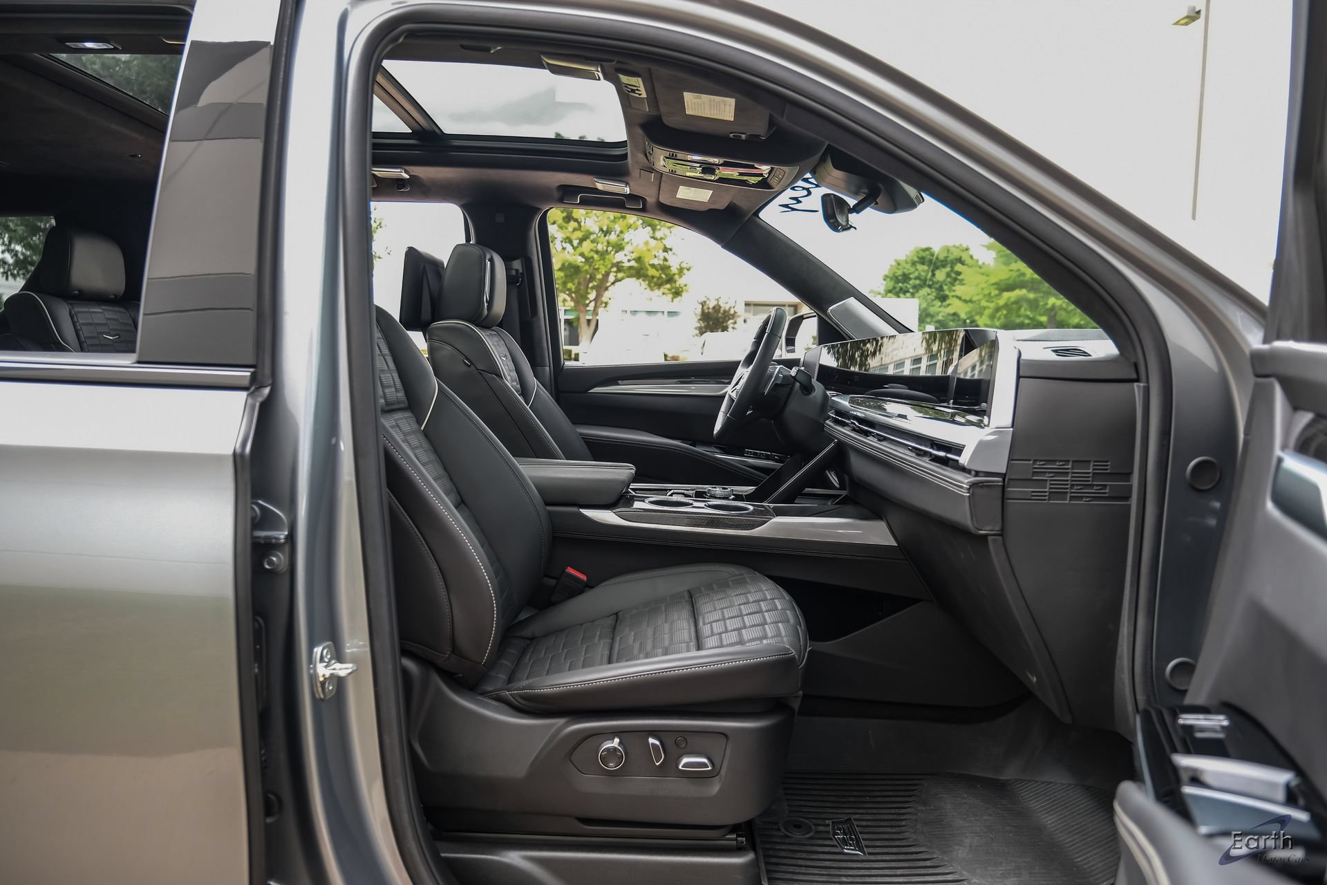 Used 2025 Cadillac Escalade V w/ LPO, Floor Liner Package AWD/4WD image 45